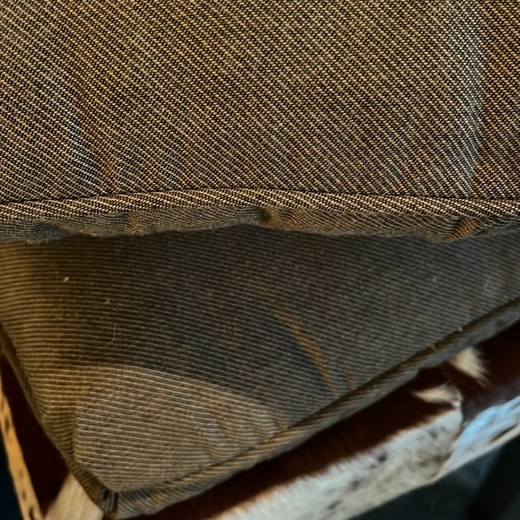 2 NWOT INDOOR OUTDOOR PILLOWS. - Picture 8 of 8